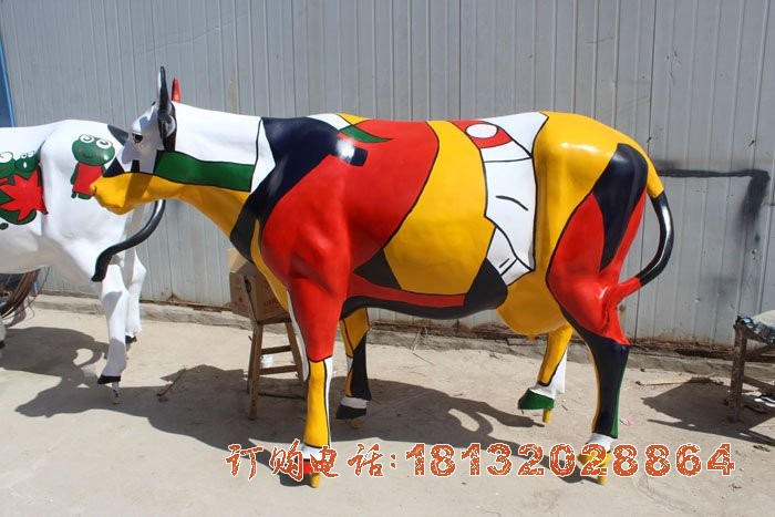 彩绘牛玻璃钢动物雕塑